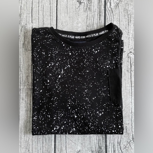 Youth crew neck short sleeve tee. Black with white spots. Boys size XL. - Picture 3 of 6